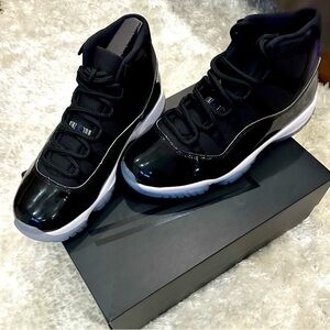 NIKE Jordan 11 Retro Space Jam
Never Worn Size: 8- AUTHENTIC